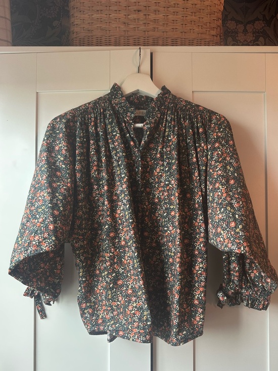 Doen Tops - Doen The Rose Top in Black Petit Jardin